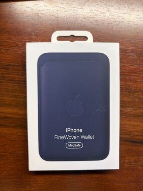 Apple FineWoven MagSafe Wallet - Navy Blue